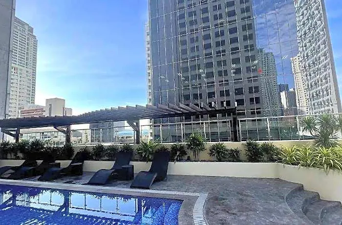 Poolside Family Greenbelt Makati Hotel 4*